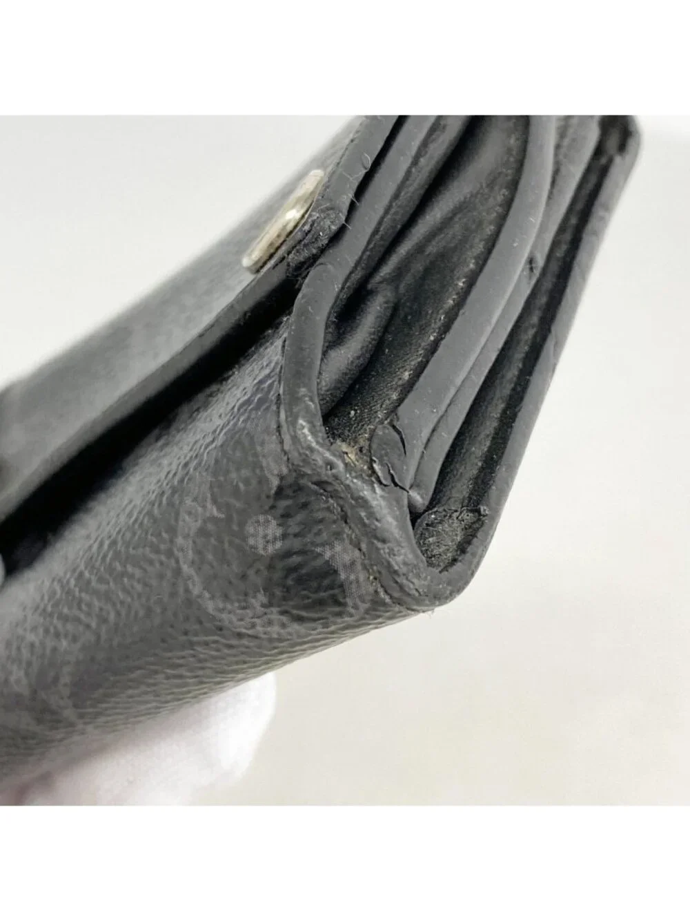 Louis Vuitton Trifold Wallet Monogram Eclipse Discovery Compact Black